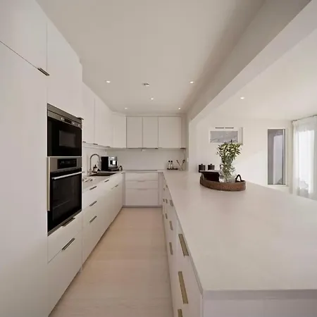 Large Luxury Villa, 3 Bathrooms, Centrally Located In Bergen, 260 M2! Vila *