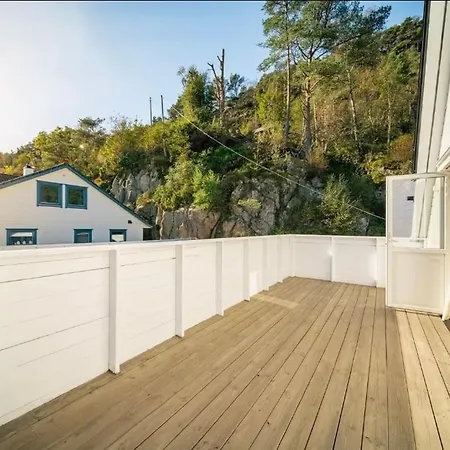 Vila Large Luxury Villa, 3 Bathrooms, Centrally Located In Bergen, 260 M2!
