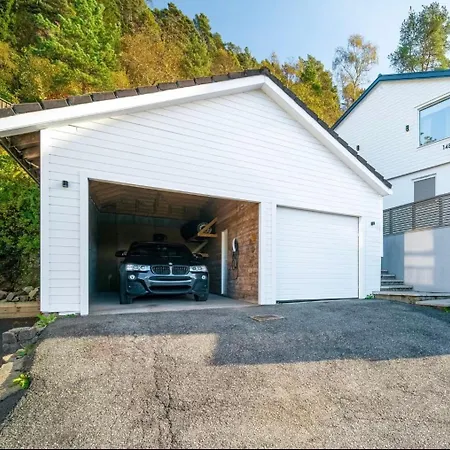 Large Luxury Villa, 3 Bathrooms, Centrally Located In Bergen, 260 M2! Vila *