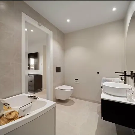 Vila Large Luxury Villa, 3 Bathrooms, Centrally Located In Bergen, 260 M2!