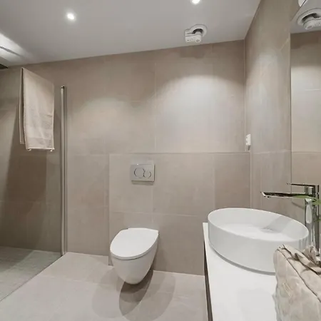 Vila Large Luxury Villa, 3 Bathrooms, Centrally Located In Bergen, 260 M2! *